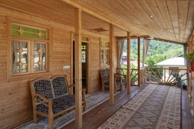 کلبه چوبی مبله، طبقه دوم، همراه تراس با ویوی جنگل