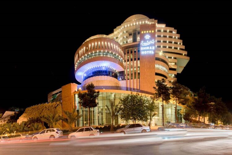 هتل لوکس بزرگ شیرازنزدیک به دروازه قرآن
