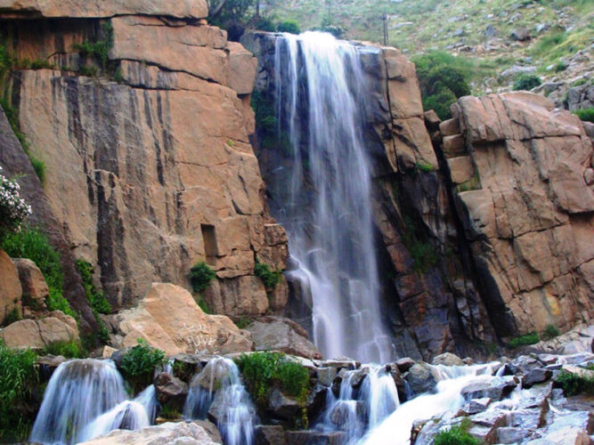 آبشار تاریخی گنجنامه همدان