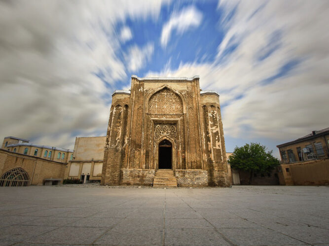 تصویری از گنبد علویان در همدان