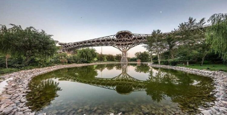 تصویری از پل طبیعت تهران